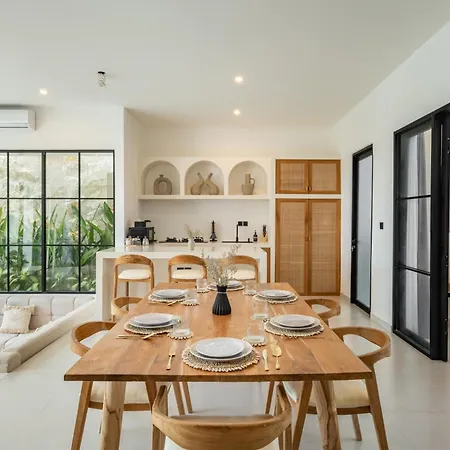 3 Bd With Rooftop Jacuzzi And Glass Pool