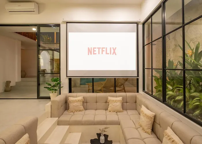 3 Bd With Rooftop Jacuzzi And Glass Pool 别墅