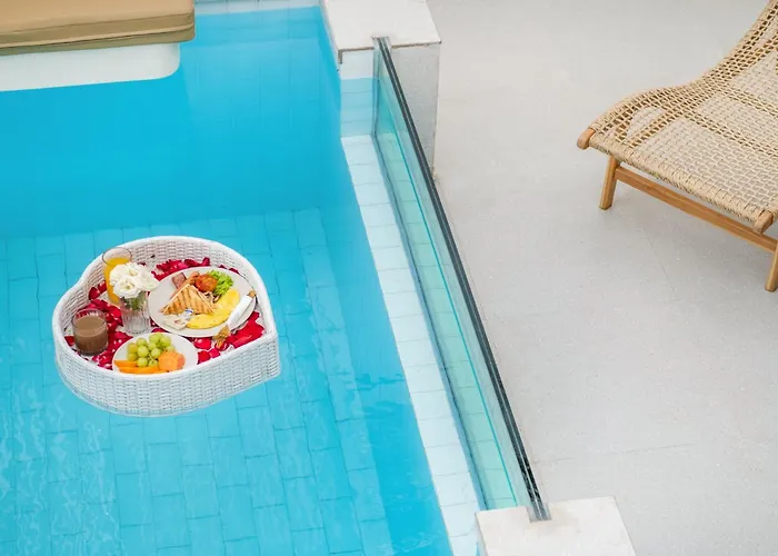 3 Bd With Rooftop Jacuzzi And Glass Pool *
