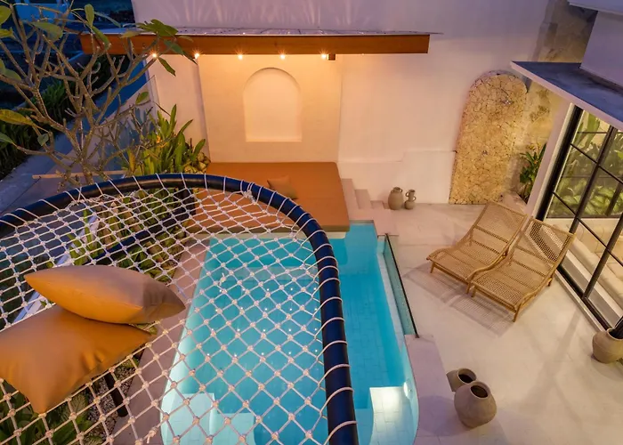 3 Bd With Rooftop Jacuzzi And Glass Pool