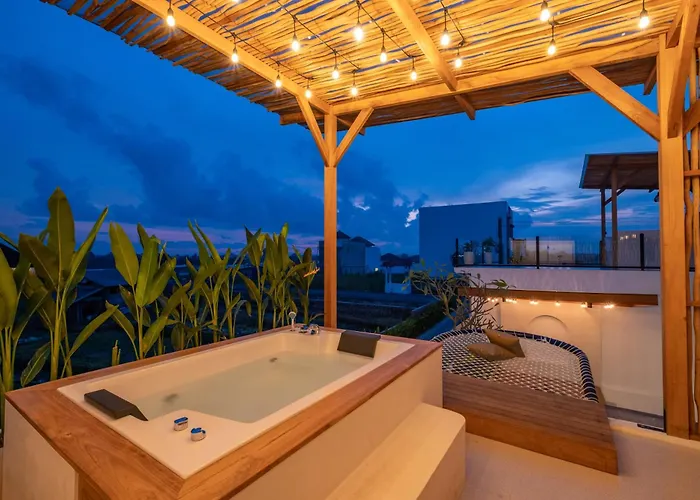 3 Bd With Rooftop Jacuzzi And Glass Pool 别墅 坎古