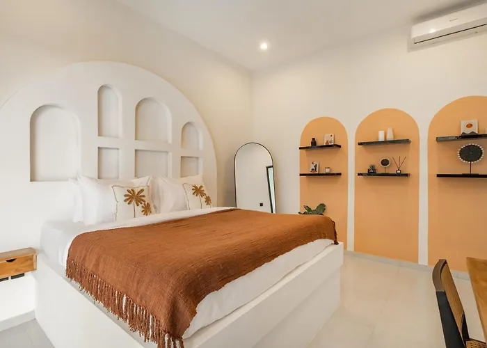 3 Bd With Rooftop Jacuzzi And Glass Pool